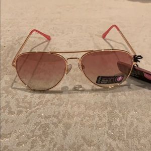 Women’s aviators with pink lens NWT ☀️
